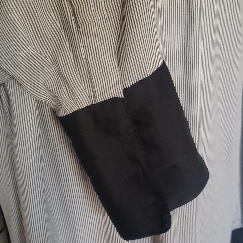 Free People gray and black tiny stripes long cuff sleeves press buttons shirt L